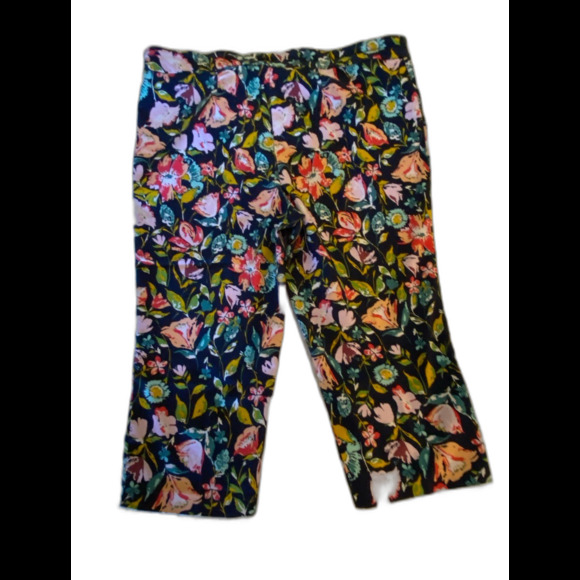 Time and Tru  Capri Pants Sz 2X  20 - 22 Navy Floral  Elastic Waist Pockets - Picture 1 of 8